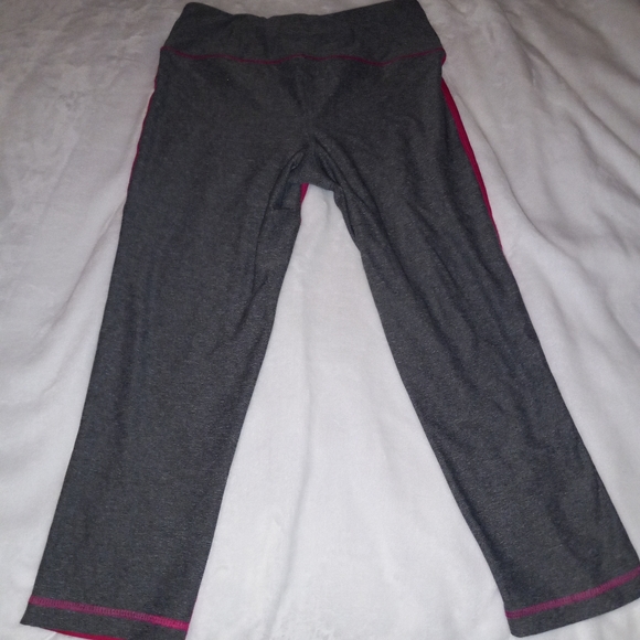 VOGO ATHLETICA YOGA CAPRI PINK AND GREY. WOMENS SIZE S. SMALL. - Picture 2 of 10